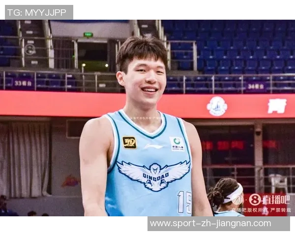 杨瀚森背粉色小书包启程湾区NBA首秀即将开启