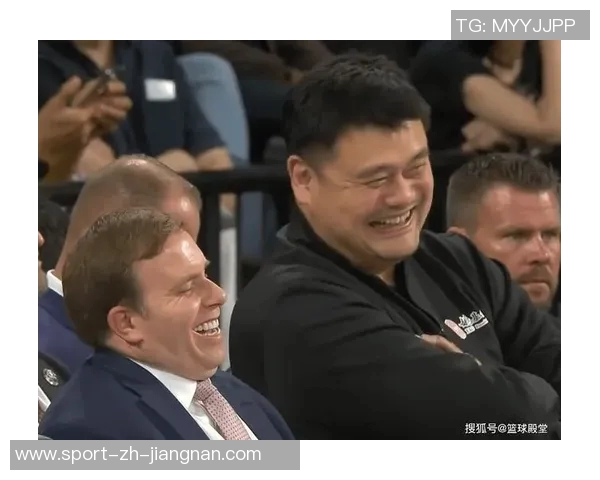 独行侠老板现场观战NBA中国赛女兆日月笑容成经典表情包