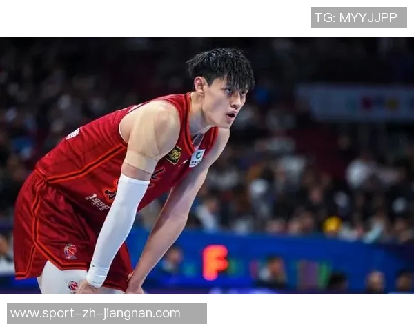 曾凡博再度受伤紧急送医检查球迷为其健康担忧